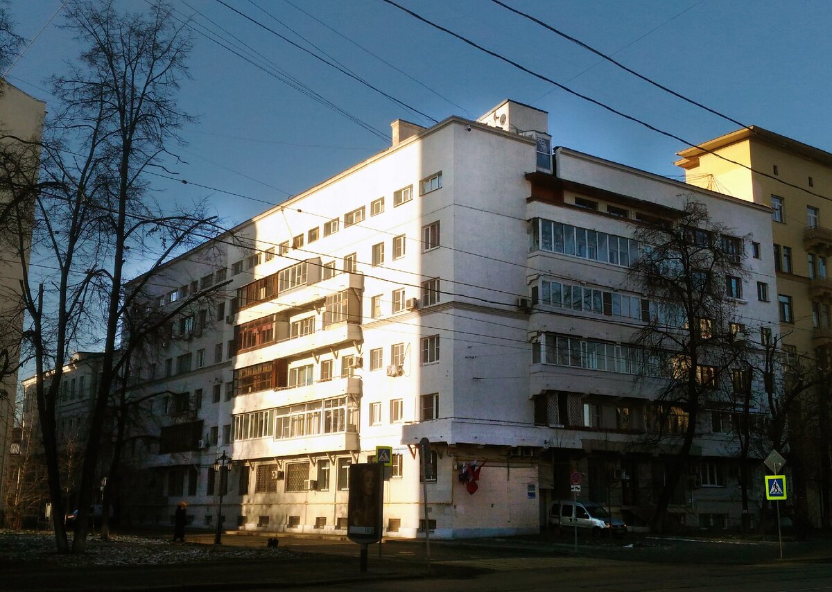 Дом №4/12, с.1. Вид с Новокузнецкой улицы