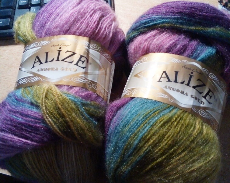 Пряжа Alize Angora Gold Batik Design при разном освещении