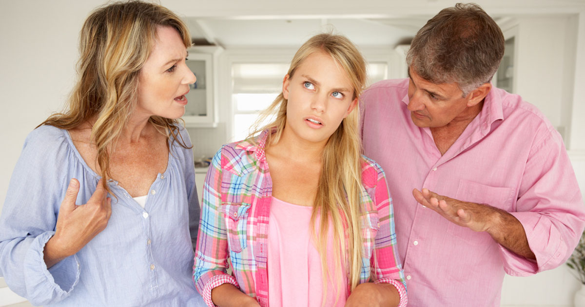 Родители против друзей. Конфликт с родителями. Подростки и родители. Подросток ссорится с родителями. Подросток и взрослый.