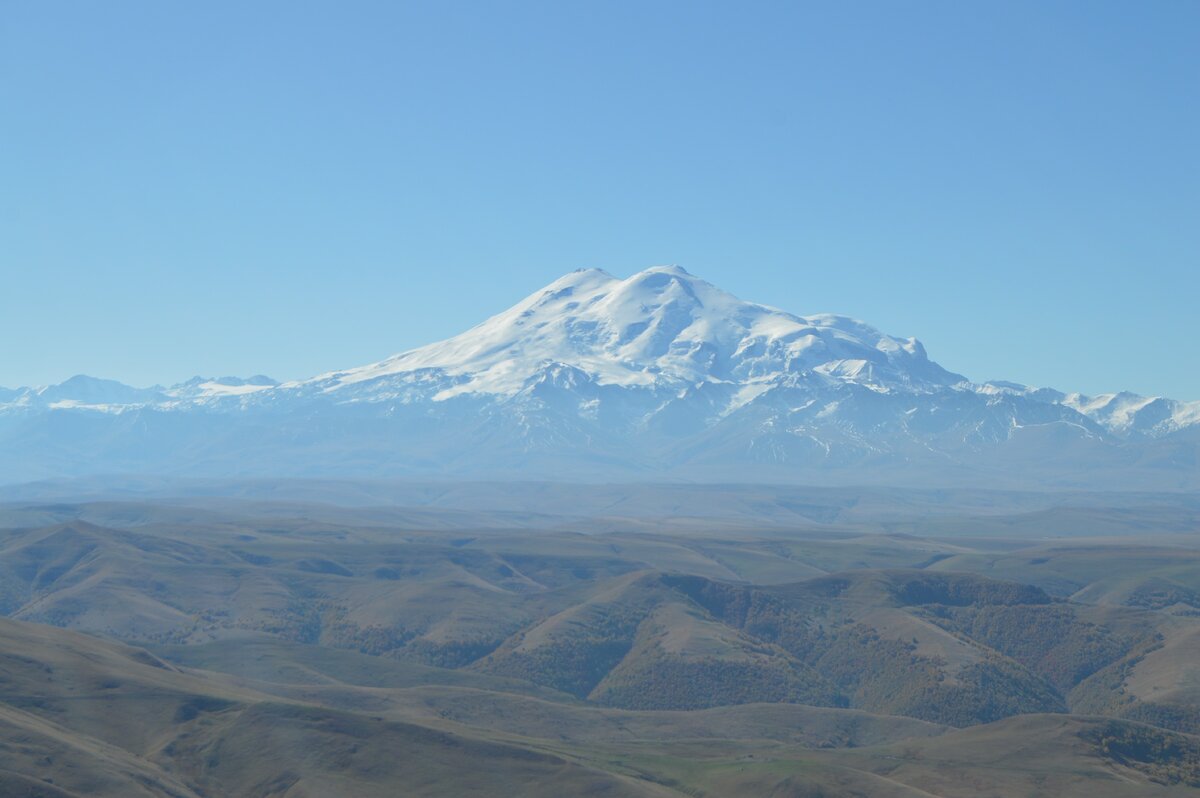 Забегая вперёд, скажу, Эльбрус мы всё-таки увидели, но этот снимок был сделан в другой раз... 