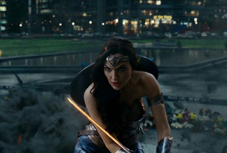 Чудо-женщина 1984 с кнутом правды. Изображение с сайта Яндекс картинки