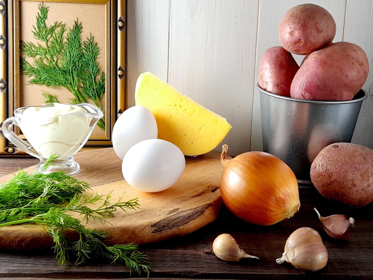 ингредиенты для приготовления запеканки из тёртого картофеля с сыром и чесноком