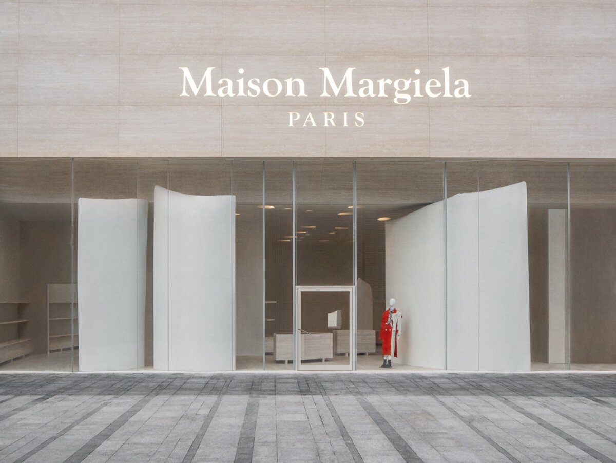 Модный дом Maison Margiela открыл в Шанхае концептуальный магазин, иллюстрирующий визуальный язык креативного директора Джона Гальяно.-2