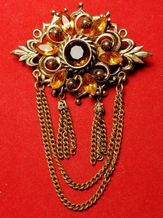 Вот так на самом деле должна была выглядеть моя первая брошка, взятая на Юле