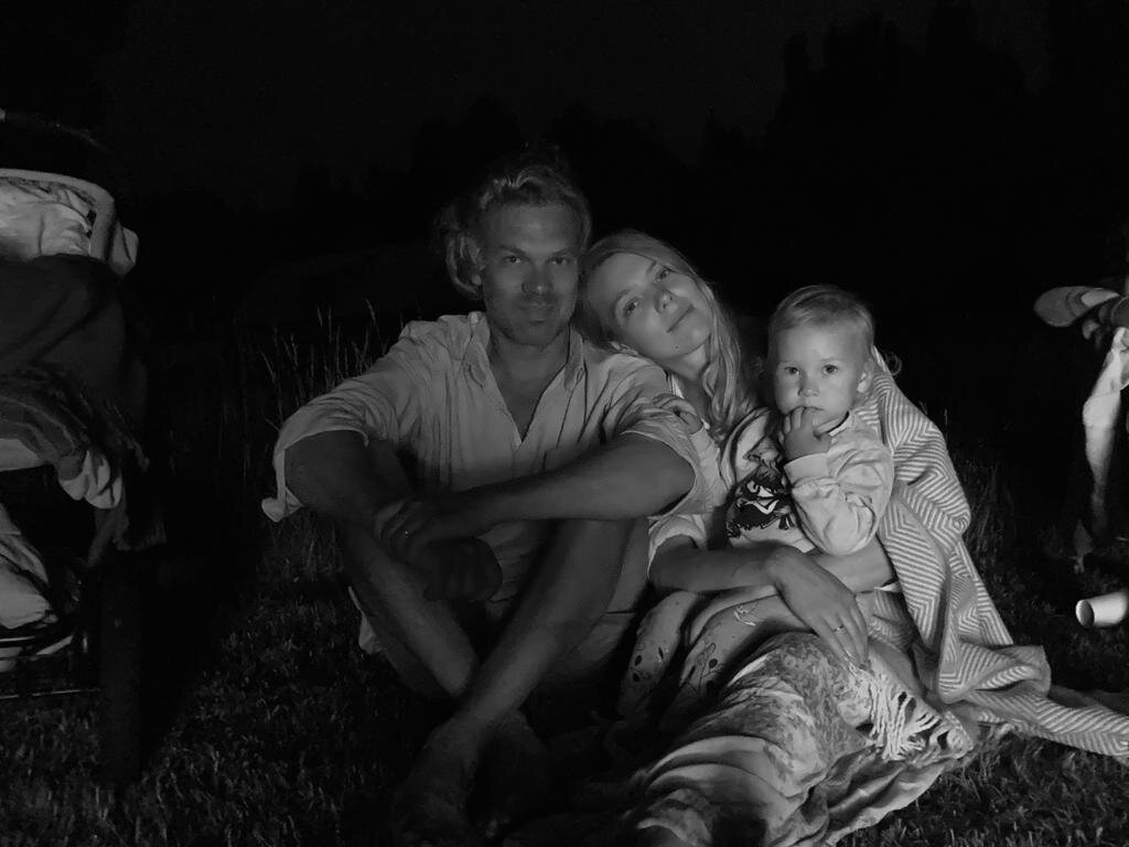 Изображение не мое, это снято друзьми семьи во время празднования летнего солнцестояния. 