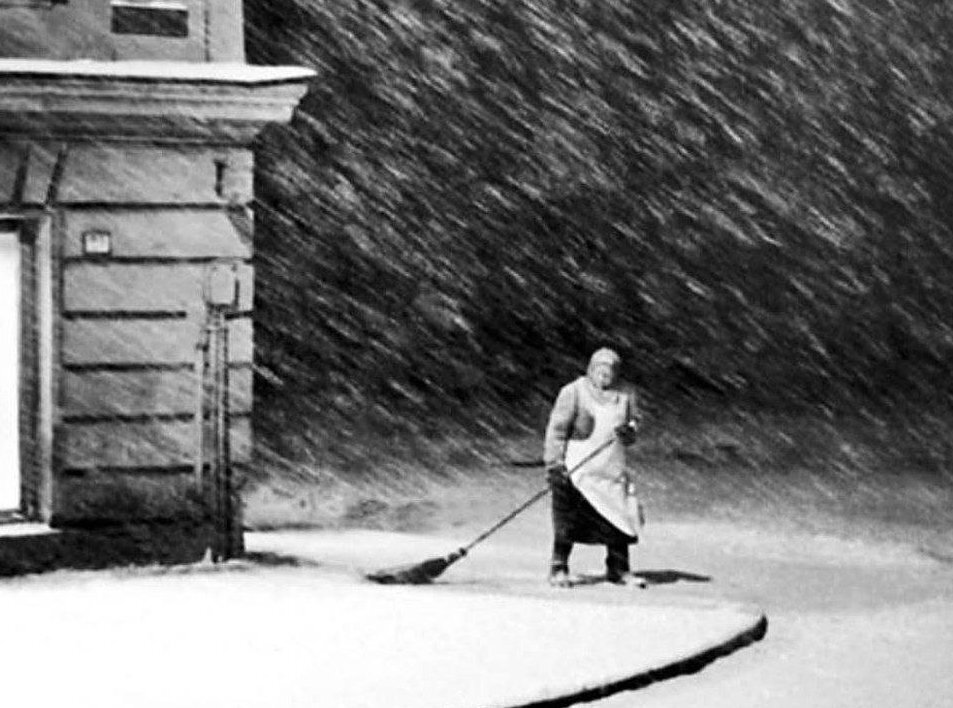 Юрий Щенников «Ночная уборка», фрагмент