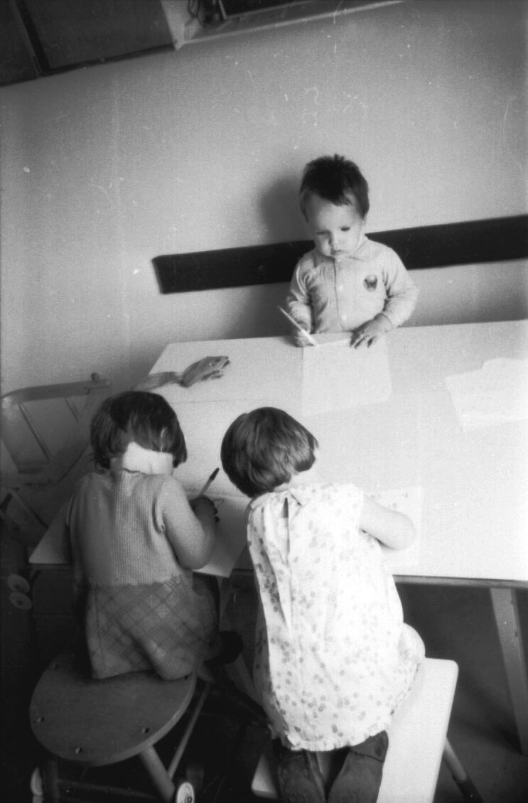 И здесь все трое рисуем. Фото из личного архива, 1982