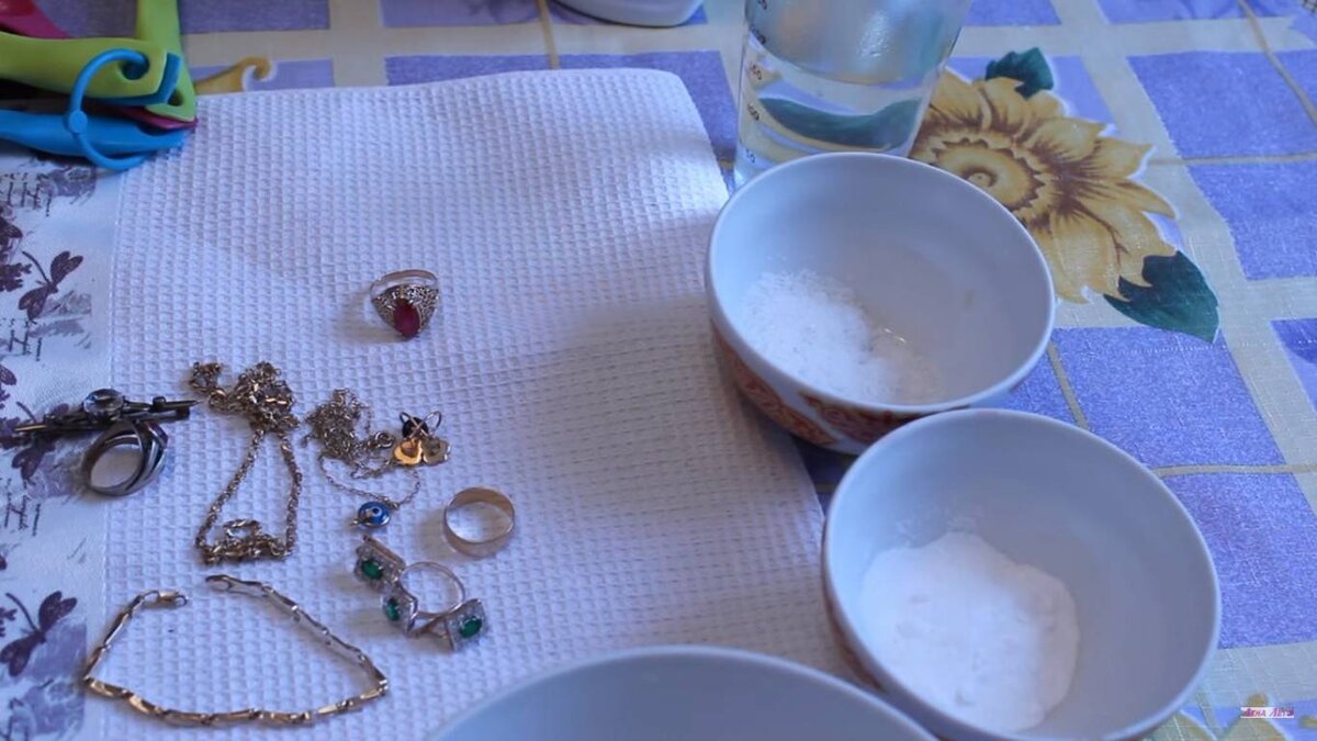 How to clean gold yourself at home? The power of gems