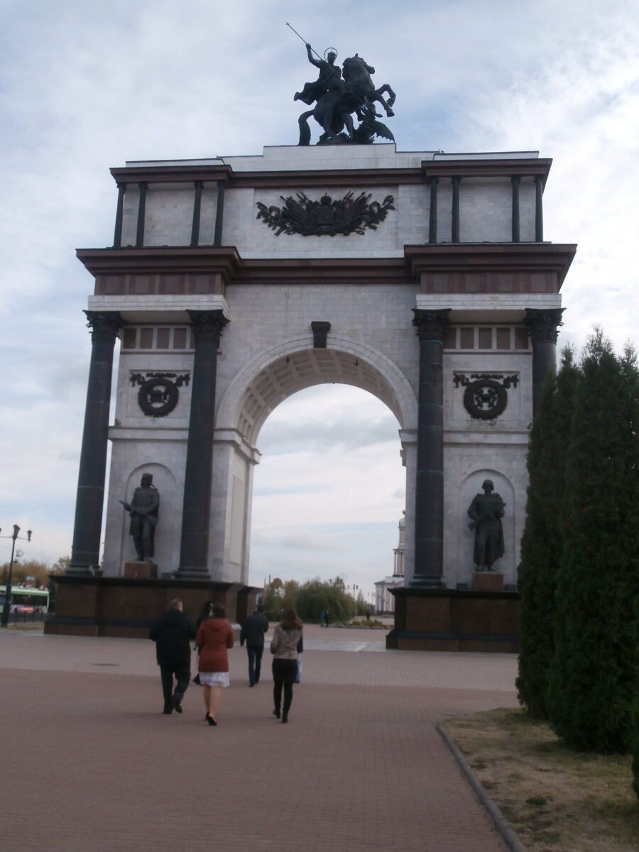 Курская триумфальная арка, Курск. Отели рядом, фото, видео, как добраться — вторсырье-м.рф