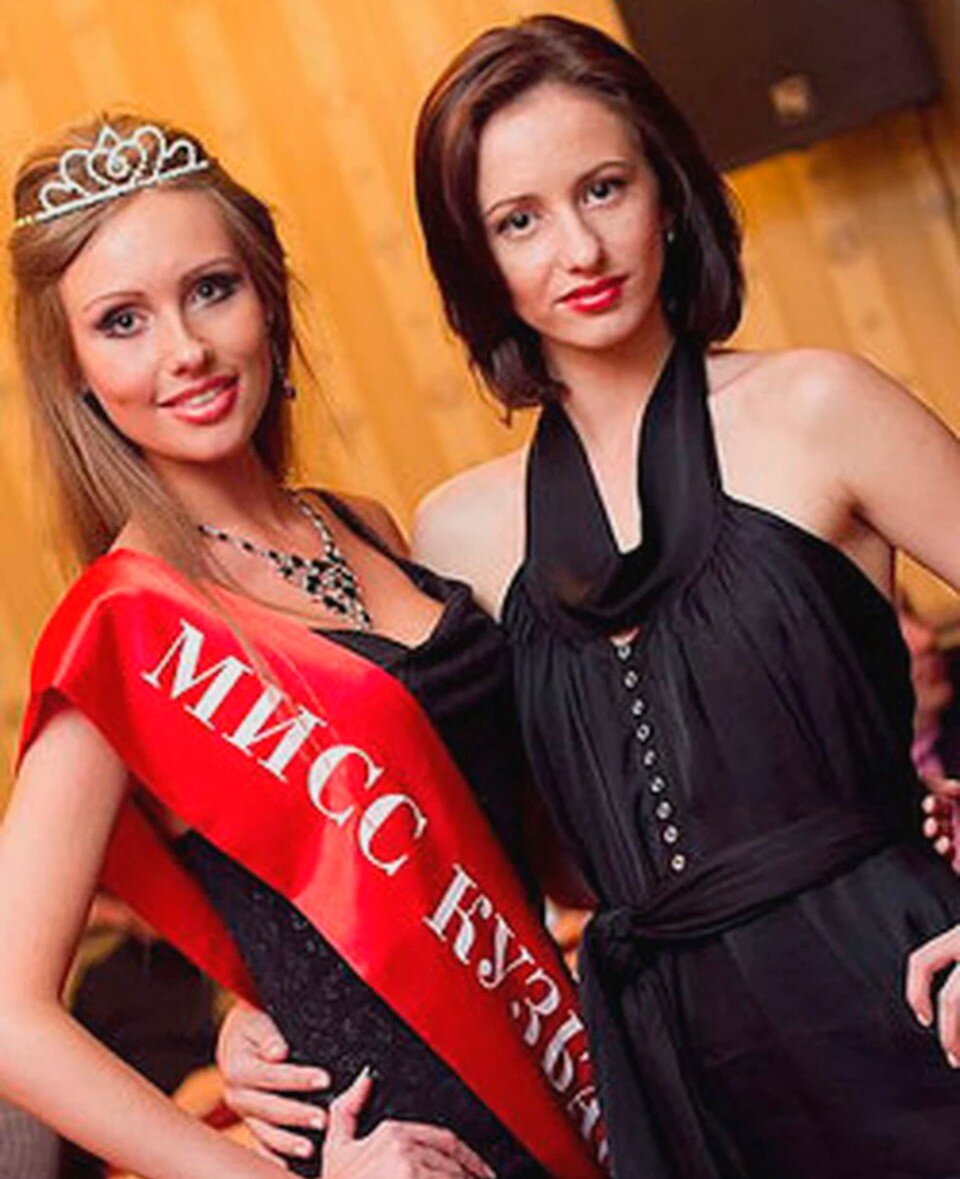     Ксения была моделью, участвовала в конкурсах красоты.  СОЦСЕТИ