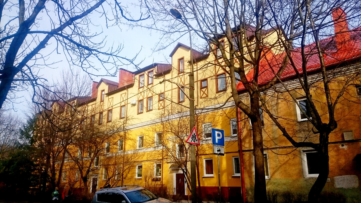 ...и еще один. Очень солнечный дом, не правда ли?!