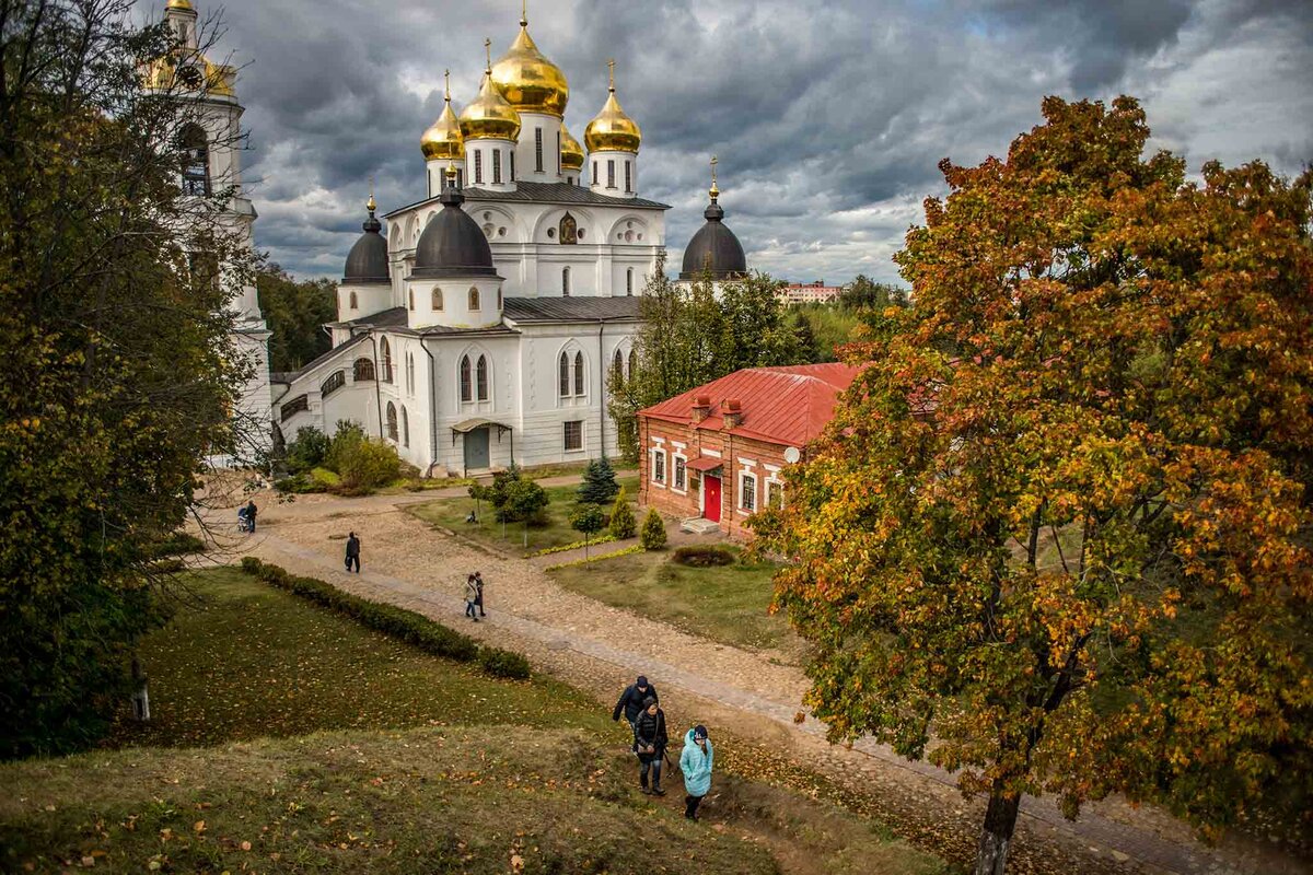    Сентябрь — прекрасное время для прогулок и экскурсий.Фото: Виктор ГУСЕЙНОВ