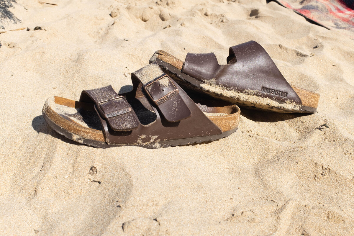     Как почистить биркенштоки: от ремешков до стелек и пробковой подошвы