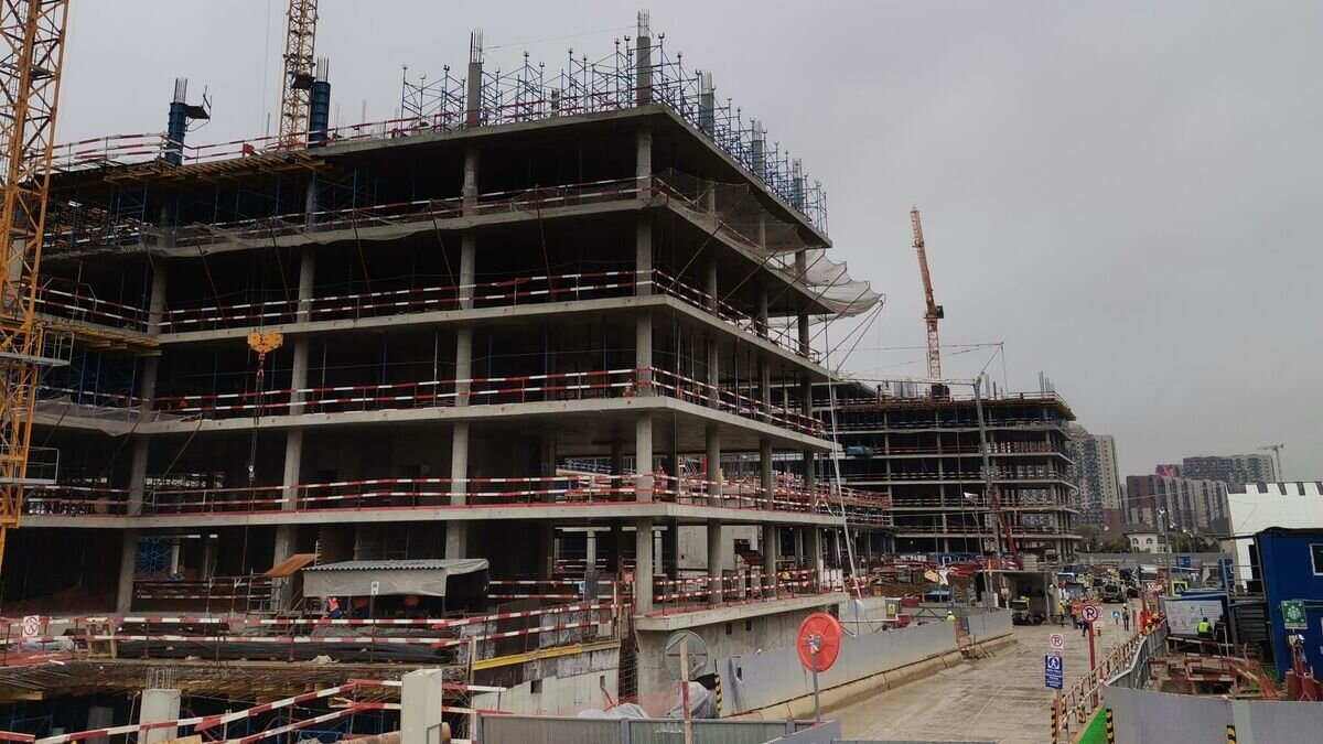    Мэр Москвы Сергей Собянин осмотрел ход строительства второй очереди бизнес-парка Comcity© РИА Новости / Михаил Личков