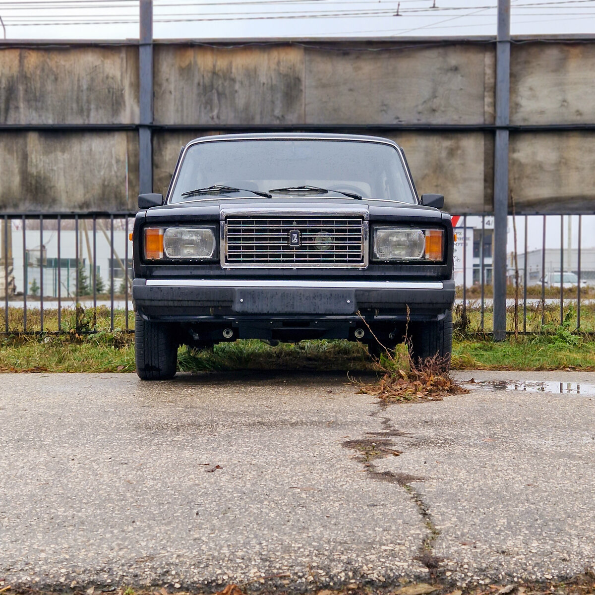 НОВЫЕ "Жигули" в Тольятти в 2023 году. Гуляем по автосалону. | KhaDm ...