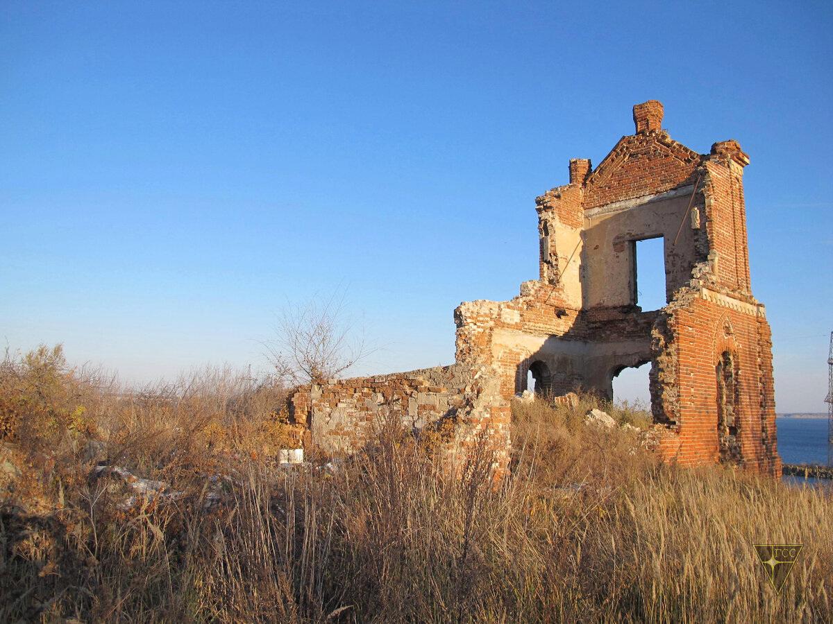 Заброшенный дом москвичей: усадебная резиденция или все-таки храм?