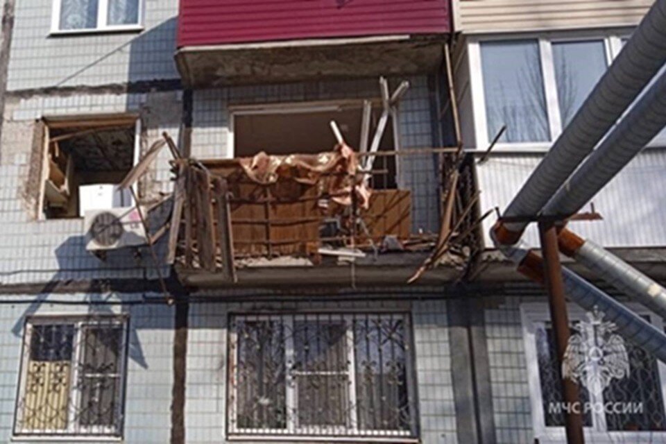     Хлопок газа произошел на втором этаже. Фото: ГУ МЧС по Ростовской области.