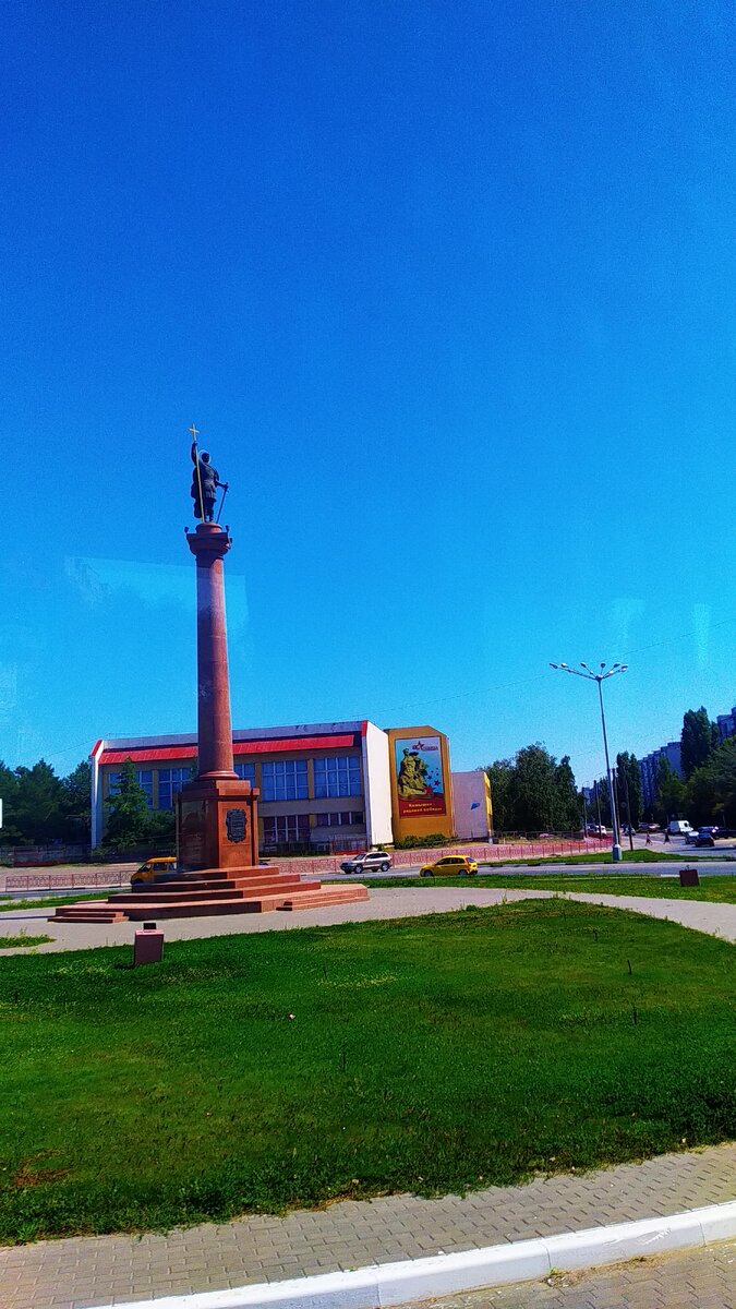 Памятник Дмитрию Солунскому, небесному покровителю Камышина.