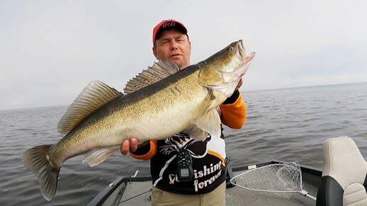 Рыбалка с другом на рыбинском водохранилище .