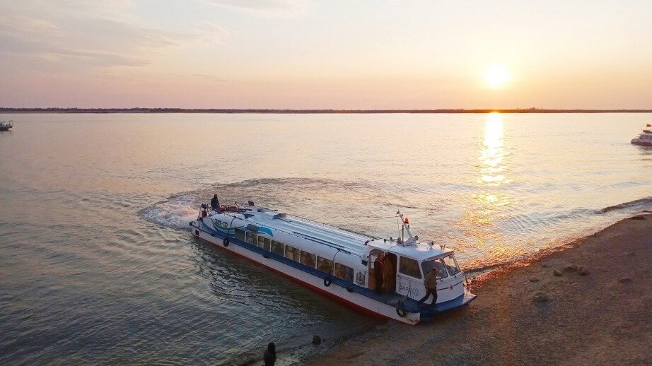     5 и 6 августа уровень воды в реках Амурского бассейна позволил теплоходам осуществлять пассажирские перевозки до конечных остановочных пунктов по маршрутам «Хабаровск — Победа» и «Хабаровск — Парус».