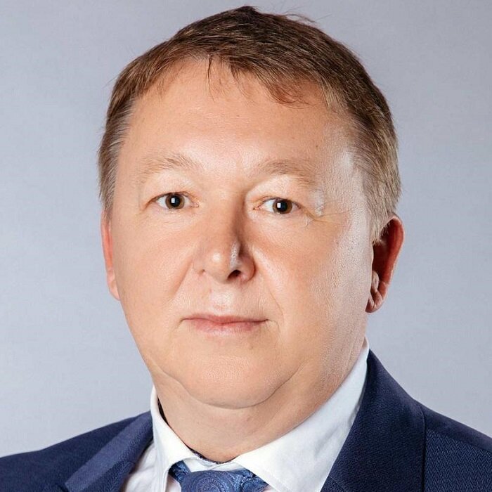 Многолетний капитан «Сибсканы», обладатель клубного рекорда по количеству сыгранных матчей Василий Донских дал комментарий о конфликте между компанией Эн+ и Федерацией хоккея с мячом Иркутской области. Ранее мы публиковали развернутый материал об этой истории, с которым можно ознакомиться по ссылке.