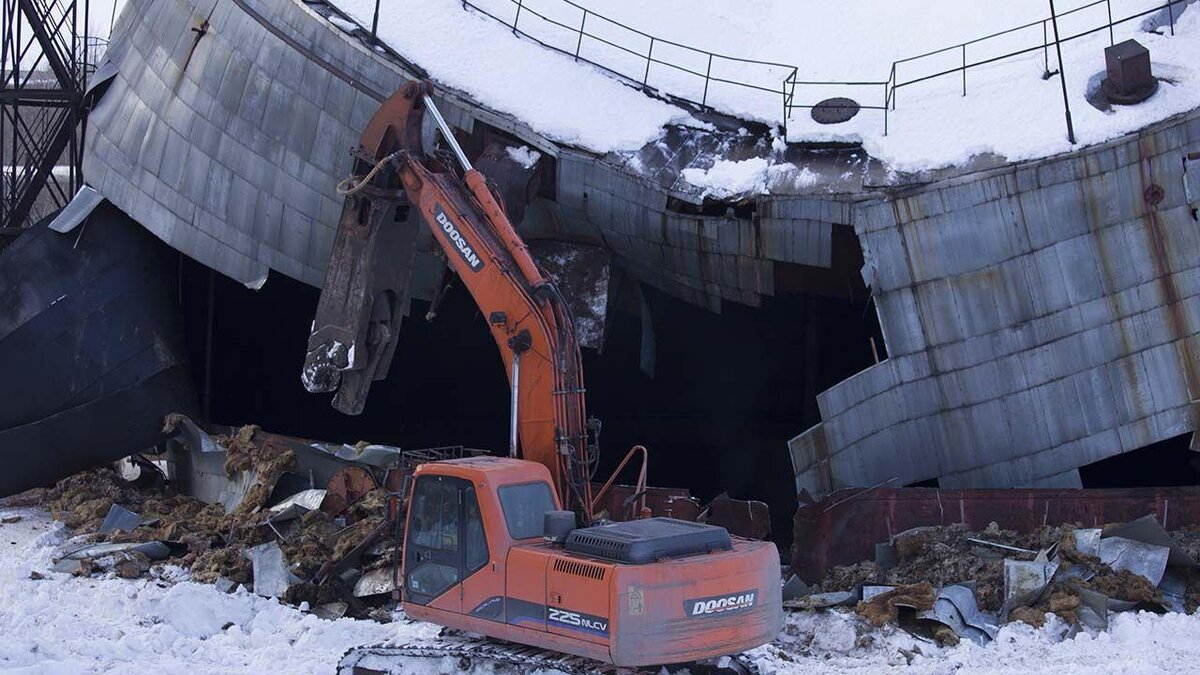 Рвс-5000 демонтаж кровли. Металлоконструкции рвс-5000. Демонтаж резервуара рвс 1000. Демонтаж рвс. Демонтаж резервуаров нефтепродуктов.