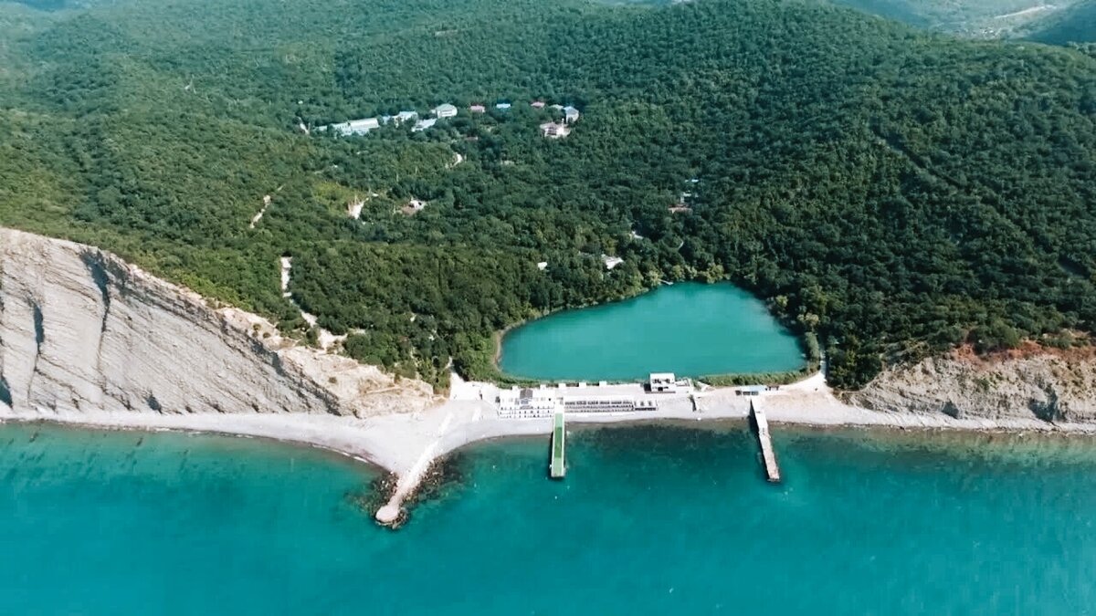 Озеро Лиманчик и берег Чёрного моря