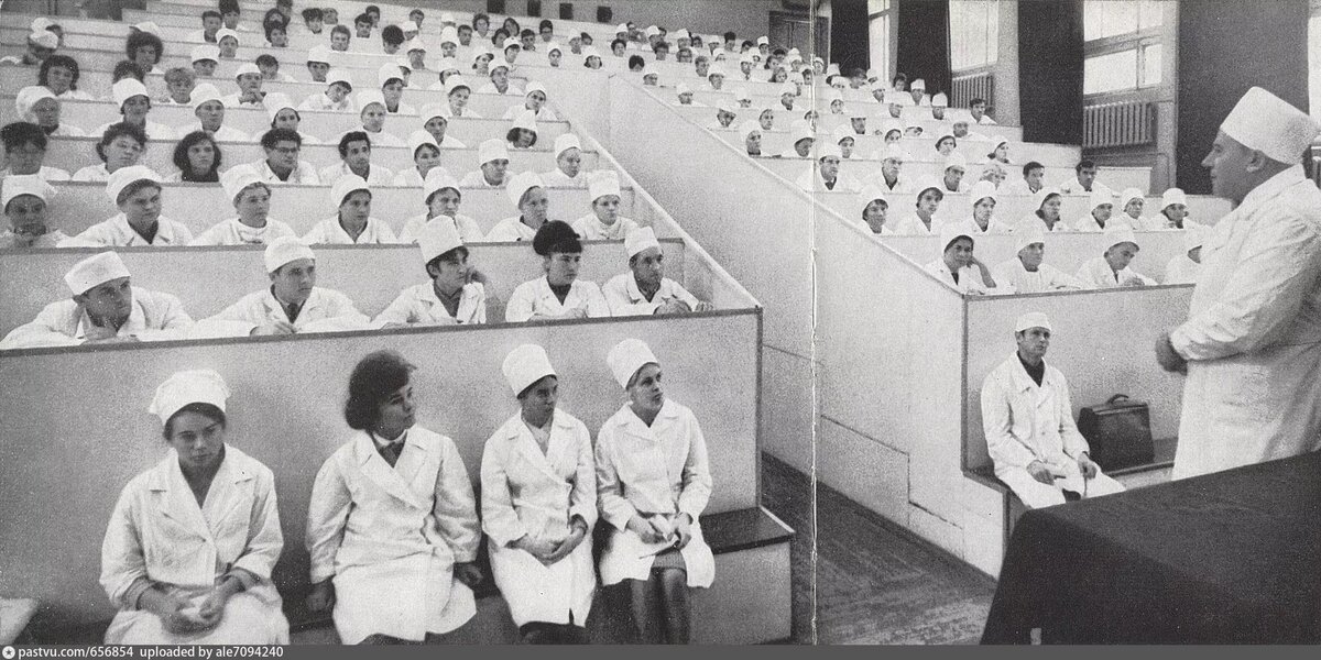 Лекция в Томском Медицинском институте. Примерно 1980-е годы. Фото из открытых источников.