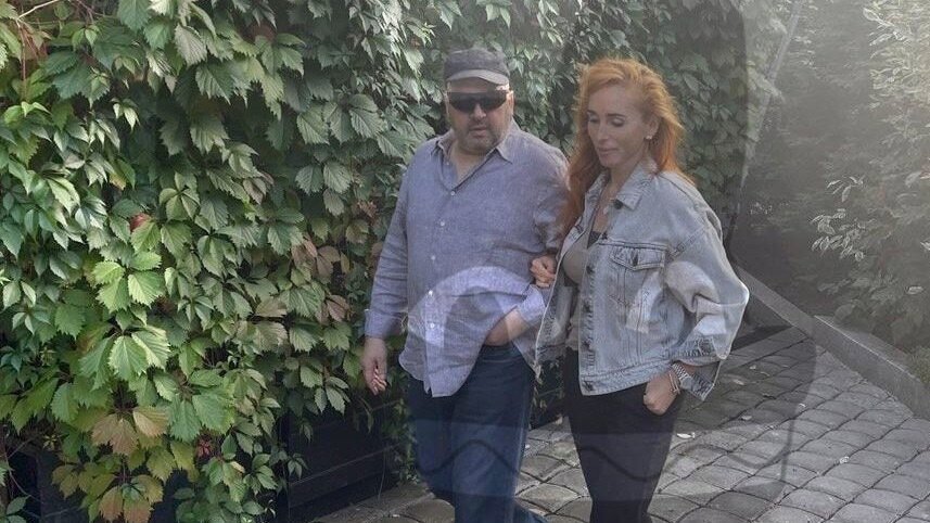     До вчерашнего дня на сайте Минобороны генерал Суровикин продолжал числиться главкомом ВКС РФ. Сегодня в списке военноначальников его уже нет.