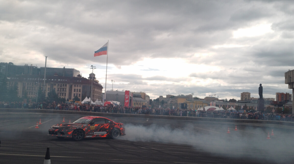 Нашему городу -877, но он  как всегда молод, красив, хорош собой, да ещё в в полном расцвете сил, радует своих жителей и гостей, историческими  памятниками, итересными музеями, замечательными...-30