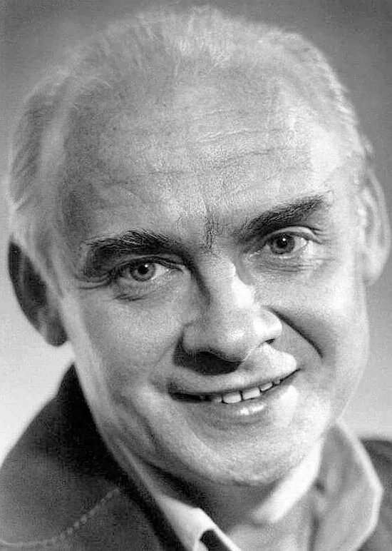 Николай Добронравов - прекрасный поэт и замечательный муж Александры Пахмутовой. Фото Яндекс.Картинки.