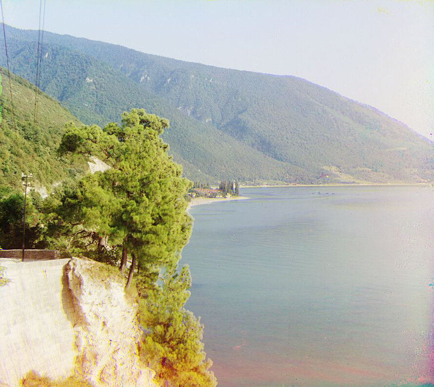 Побережье у Гагры (к Адлеру). 1912 г. Снято на подъезде к Гаграм со стороны Адлера