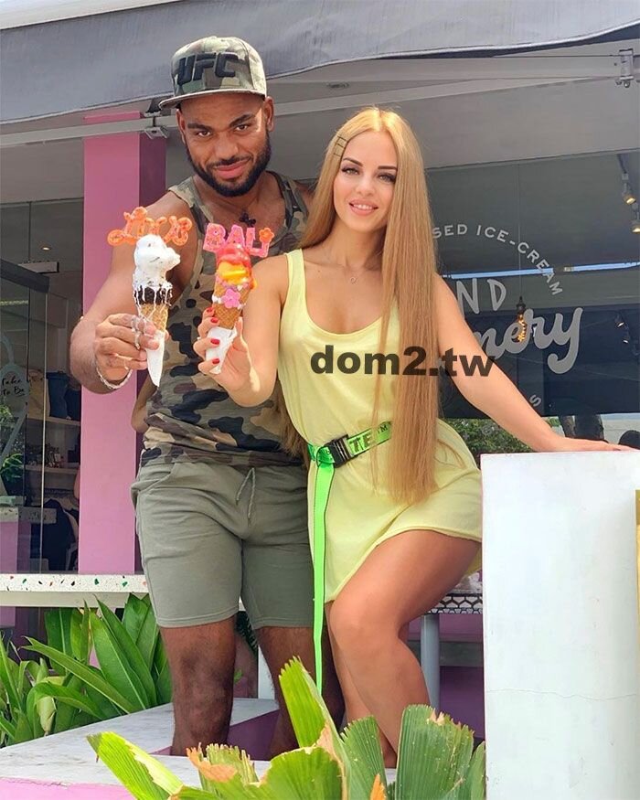 Юля Ефременкова пригласила с собой на отдых нового возлюбленного и проектную подружку