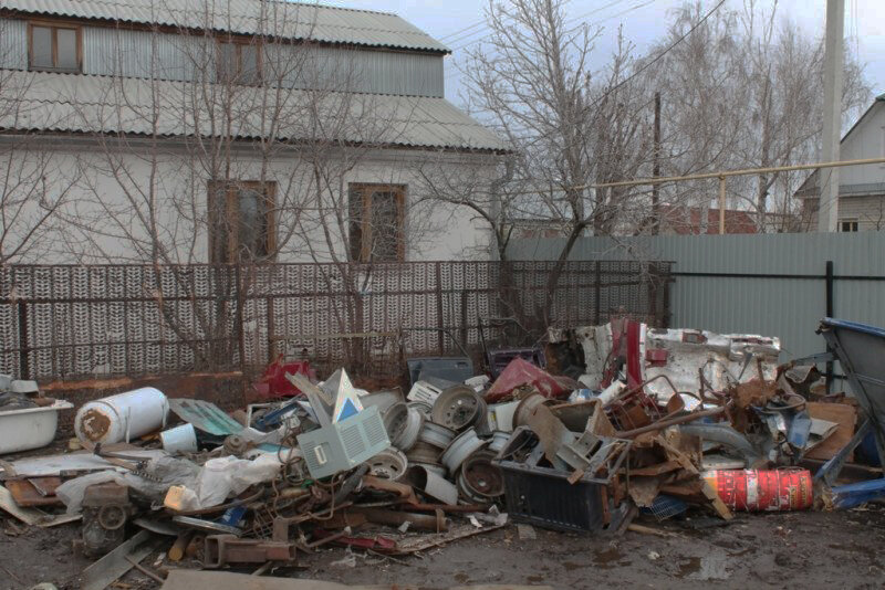 Купить металл в ижевске. Металлолом во дворе. Лом металлолома двор. Приём чёрного металла вадворе. Металлолом Ижевск.