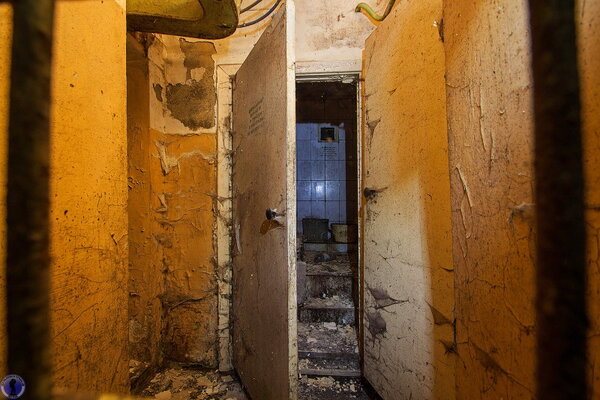 Нашли камеры для заключённых в заброшенном бомбоубежище
