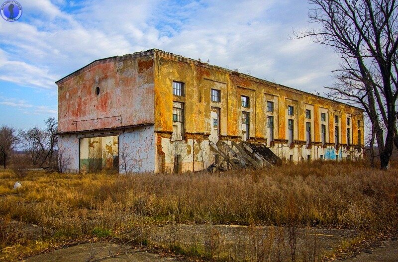 Заброшенное хранилище ядерных боеголовок РТБ ВВС ТОФ при аэродроме 