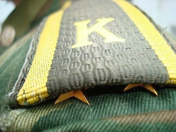 Одна из традиций курсантов. За девять месяцев до выпуска происходит "зачатие офицера". После курсанты под свой обычный погон крепят звезды лейтенанта.