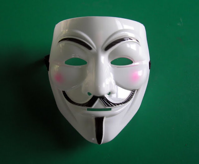 Где можно найти маска. Маска анонимусы хромакей. Маска Гая Фокса. Маска Анонимуса сбоку.