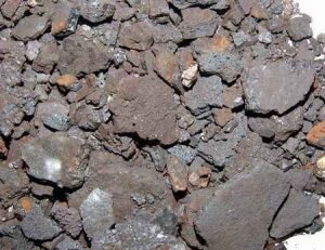 Много шлака при сварке электродами: причины, что делать?