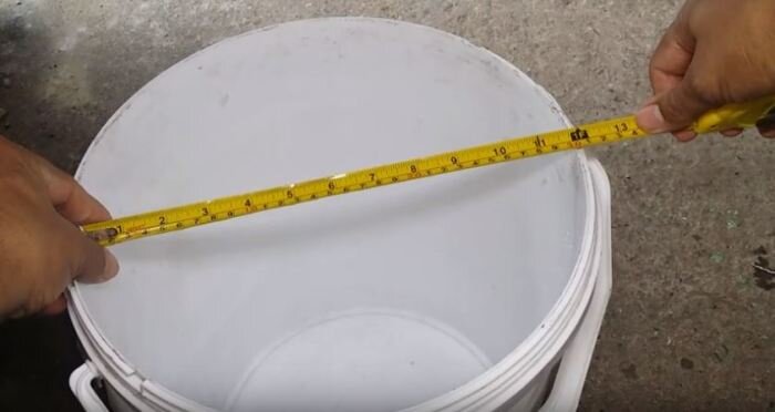 Начинаем с замеров. /Фото: youtube.com.
