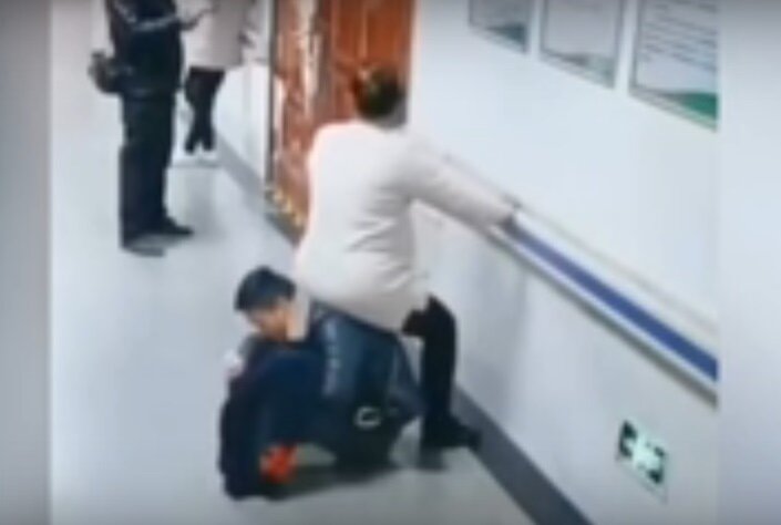 Видео стало вирусным и набрало 7 млн просмотров. 