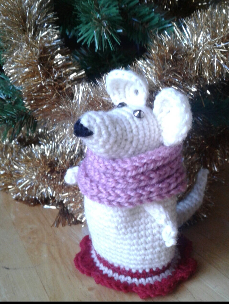 Крыса под ёлкой 