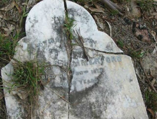 С людьми у удивительного природного явления свои личные счеты. Некоторых несчастных буквально преследуют молнии. В архивах сохранилась история об офицере французской армии Саммерфорде. В 1918 году военный был сброшен с коня в результате прямого попадания молнии. В результате полученной травмы, нижняя часть тела пострадавшего оказалась временно парализована.