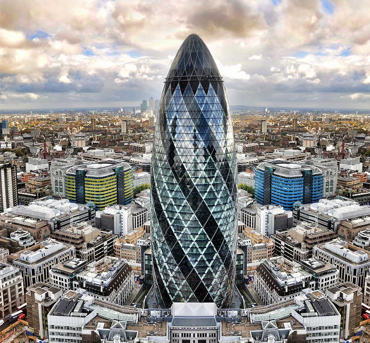 30 St.Mary Axe (знаменитый «Корнишон»). Владелец - инвестор из Бразилии