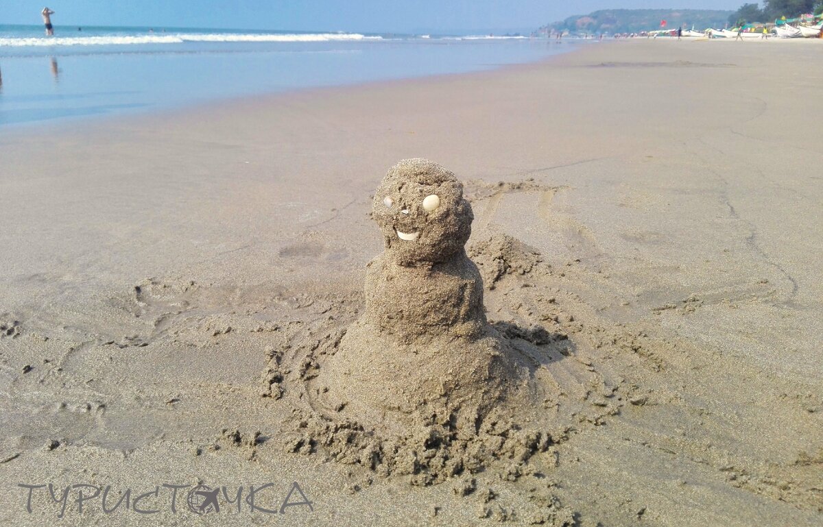 А вот какой снеговик-песковик у нас получился 