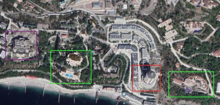 Красным обведен пансионат «Парковое». Зеленым – объекты «Газпрома». Сиреневый – пока еще не проданная экс-резиденция Рината Ахметова, находится в собственности РК.