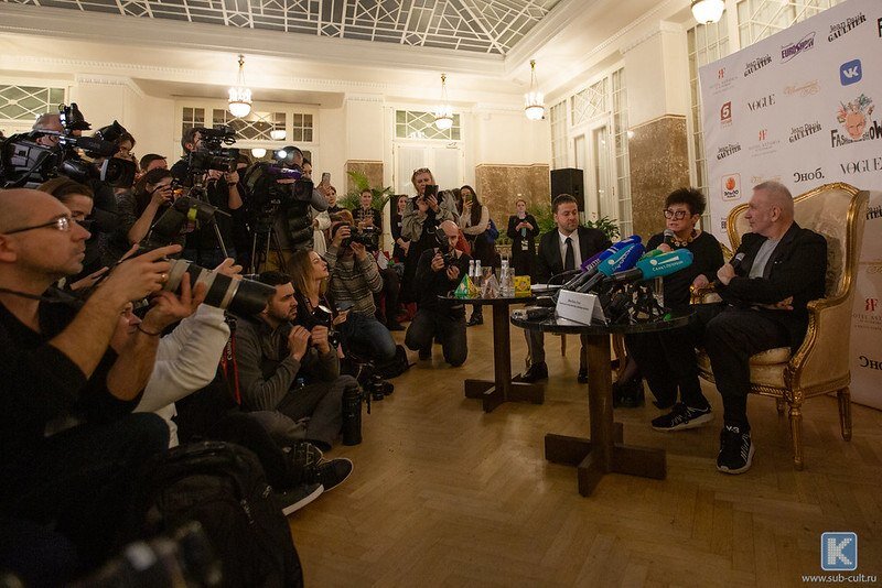 Жан-Поль Готье на встрече с журналистами