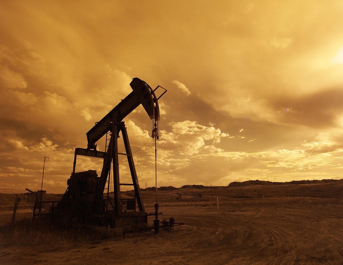 Нефть качать - не Теслы строить )