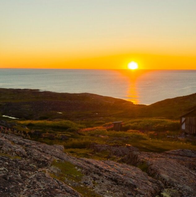 Закат и рассвет над Баренцевым морем летом