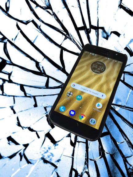 Мой смартфон Motorola G5s. Чтобы получить его назад в рабочем состоянии, потребовался месяц ожиданий и миллионы нервных клеток